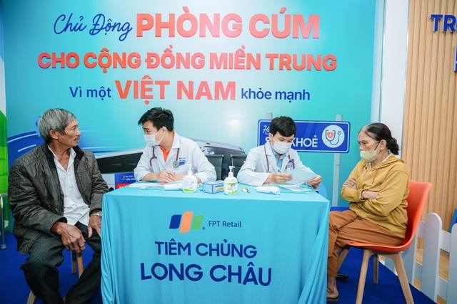 Chuỗi chương trình tiêm phòng cúm miễn phí quy mô tại miền Trung: Hàng ngàn liều vắc xin từ vì sức khỏe cộng đồng - Ảnh 2.