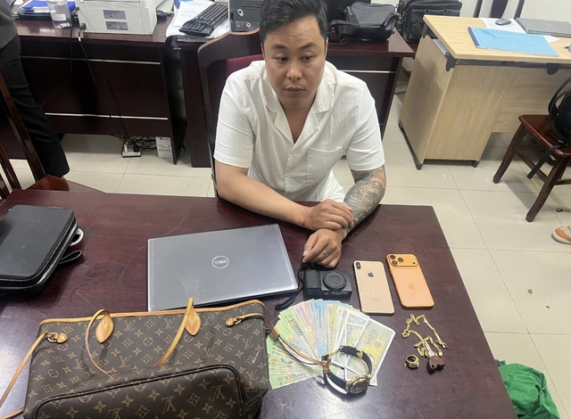 Hà Nội: Mang 6 tiền án, đập kính 2 ô tô trộm hơn 60 triệu đồng- Ảnh 1.