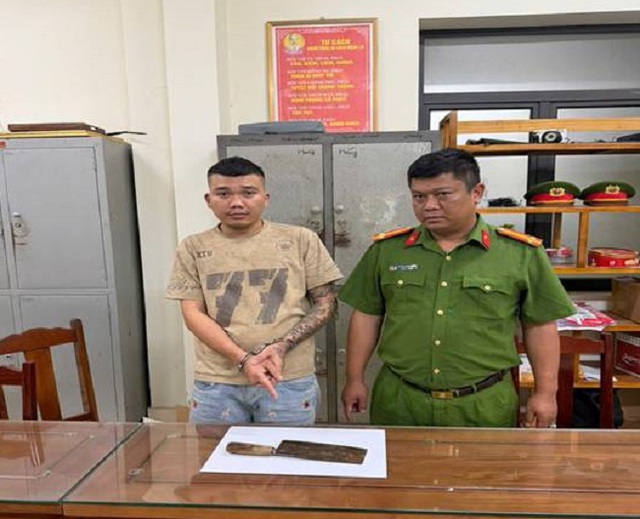 Bắt đối tượng dùng dao chém nhiều nhát vào bạn nhậu- Ảnh 1.