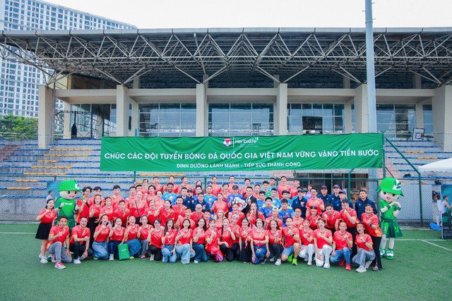 Herbalife Việt Nam cùng Liên đoàn Bóng đá Việt Nam tiếp sức Đội tuyển Bóng đá Quốc gia Việt Nam chuẩn bị cho mùa giải mới 2026- Ảnh 1.
