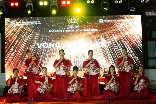 Nét duyên dáng, thanh lịch của nữ sinh ngành Y – Dược Quảng Trị- Ảnh 1.