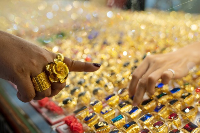 Chốt giá vàng hôm nay ngày 24/3 trong tăng ngoài giảm cực mạnh- Ảnh 1.