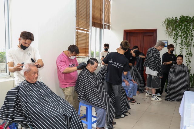 Công tác xã hội giúp người bệnh da liễu bớt mặc cảm, hòa nhập cộng đồng- Ảnh 4.