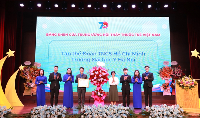 Thế hệ thầy thuốc trẻ cần biết làm chủ công nghệ và thấu hiểu con người- Ảnh 6. Thế hệ thầy thuốc trẻ cần biết làm chủ công nghệ và thấu hiểu con người- Ảnh 6.