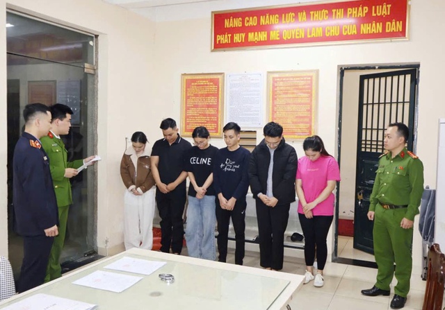 Công an Hà Nội khởi tố chủ viện thẩm mỹ Quốc tế Vera và 6 bị can về tội lừa dối khách hàng- Ảnh 1. Công an Hà Nội khởi tố chủ viện thẩm mỹ Quốc tế Vera và 6 bị can về tội lừa dối khách hàng- Ảnh 1.