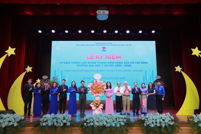 Thế hệ thầy thuốc trẻ cần biết làm chủ công nghệ và thấu hiểu con người- Ảnh 2. Thế hệ thầy thuốc trẻ cần biết làm chủ công nghệ và thấu hiểu con người- Ảnh 2.