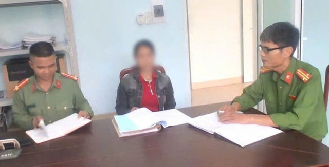 Công an TP Huế giúp người phụ nữ Cơ Tu nhận lại 60 triệu đồng chuyển nhầm- Ảnh 1.