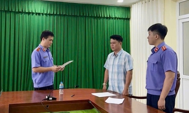 Tai nạn giao thông khiến nữ sinh 14 tuổi ở Vĩnh Long tử vong: Bắt nguyên Phó thủ trưởng cơ quan điều tra- Ảnh 1.