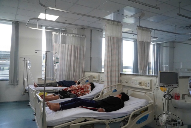 Thêm 1 vụ ngộ độc bánh mì tại TPHCM, 6 người nhập viện- Ảnh 2.