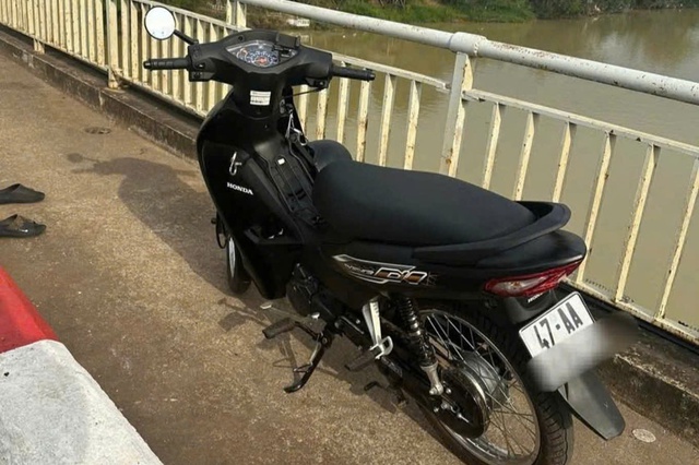 Tìm thấy thi thể nam thanh niên nhảy cầu tự vẫn trên sông Sêrêpốk- Ảnh 1.