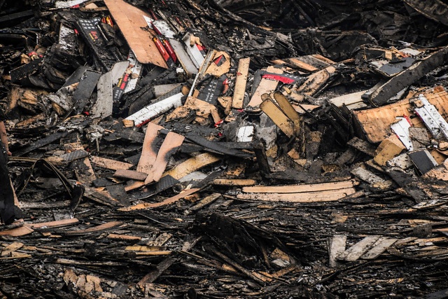 Khung cảnh hoang tàn sau vụ cháy nhà xưởng ở Thanh Liệt, Hà Nội- Ảnh 4.