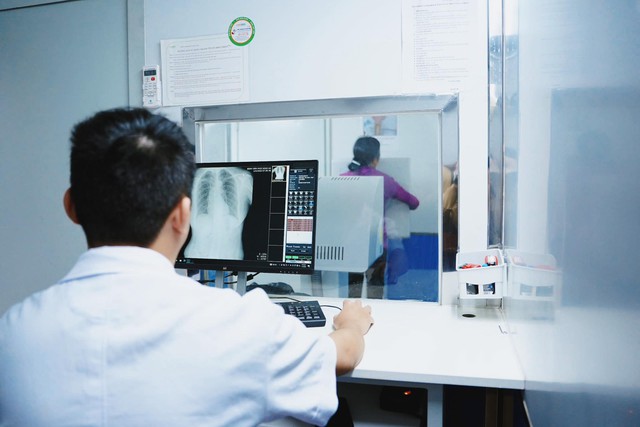 Nghệ An chủ động sàng lọc, kịp thời phát hiện nhiều ca lao trong cộng đồng
- Ảnh 4. Nghệ An chủ động sàng lọc, kịp thời phát hiện nhiều ca lao trong cộng đồng
- Ảnh 4.