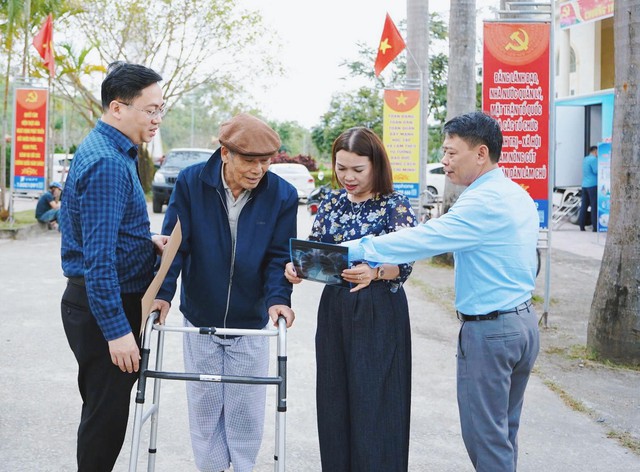 Nghệ An chủ động sàng lọc, kịp thời phát hiện nhiều ca lao trong cộng đồng
- Ảnh 1. Nghệ An chủ động sàng lọc, kịp thời phát hiện nhiều ca lao trong cộng đồng
- Ảnh 1.