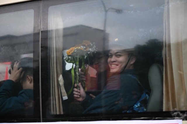 Hình ảnh đẹp về thanh niên Hà Nội lên đường nhập ngũ - Ảnh 8. Hình ảnh đẹp về thanh niên Hà Nội lên đường nhập ngũ - Ảnh 8.