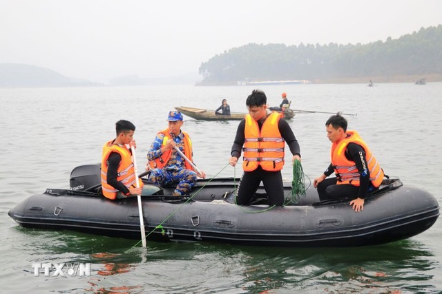 Tặng Huân chương Dũng cảm cho người cứu sống 6 nạn nhân vụ tai nạn hồ Thác Bà- Ảnh 1. Tặng Huân chương Dũng cảm cho người cứu sống 6 nạn nhân vụ tai nạn hồ Thác Bà- Ảnh 1.