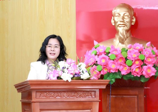 TS.BSCKII Lê Thị Hoài Chung – Giám đốc Sở Y tế Nghệ An trình bày dự kiến chương trình hành động nếu được tín nhiệm bầu làm đại biểu Quốc hội khóa XVI. TS.BSCKII Lê Thị Hoài Chung – Giám đốc Sở Y tế Nghệ An trình bày dự kiến chương trình hành động nếu được tín nhiệm bầu làm đại biểu Quốc hội khóa XVI.