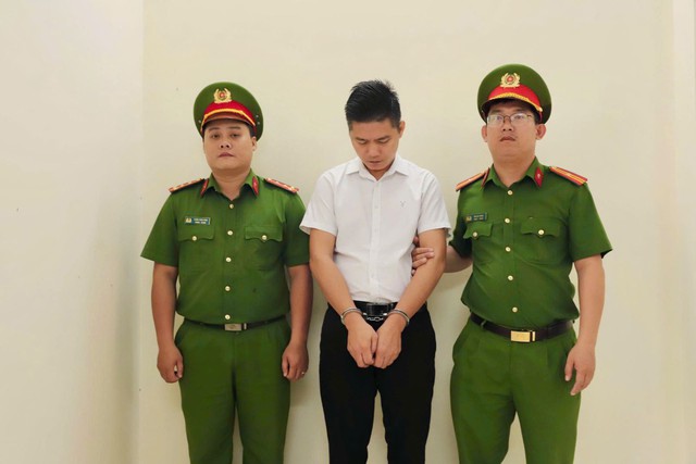 Khởi tố một người nước ngoài chỉ đạo xẻ thịt tê tê quý hiếm bán cho khách- Ảnh 1.