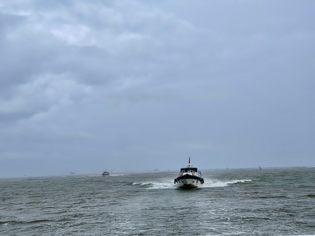 Tìm kiếm tàu cá mất liên lạc trên biển- Ảnh 1.