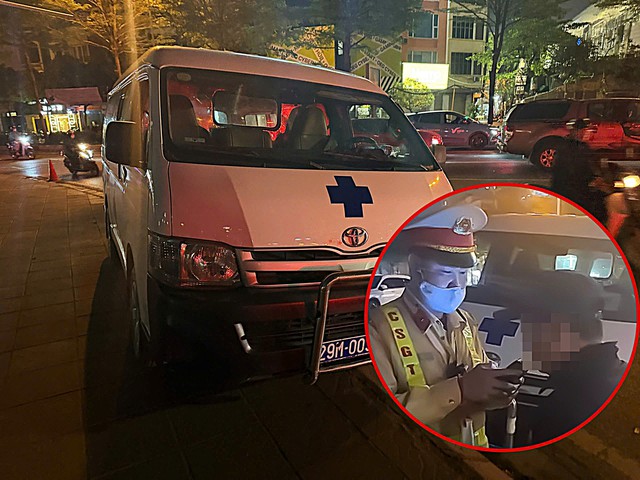 Kiểm tra nồng độ cồn tối 8/3, Cảnh sát giao thông Hà Nội phát hiện 148 trường hợp vi phạm, đáng chú ý có tài xế điều khiển xe biển xanh của nhà tang lễ. Kiểm tra nồng độ cồn tối 8/3, Cảnh sát giao thông Hà Nội phát hiện 148 trường hợp vi phạm, đáng chú ý có tài xế điều khiển xe biển xanh của nhà tang lễ.