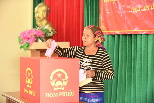 Đồng bào Bru - Vân Kiều các bản biệt lập vùng biên bầu cử sớm- Ảnh 7.