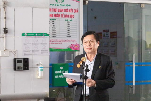 Hơn 200 bệnh nhân được cắt tóc, gội đầu miễn phí ngay tại bệnh viện- Ảnh 1.