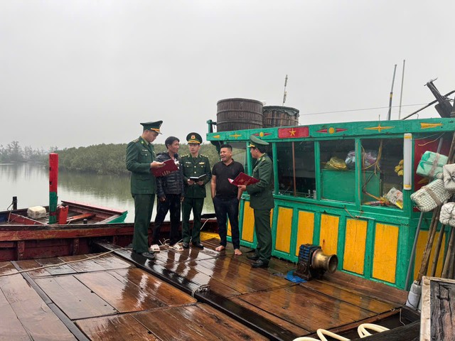 Rút ngắn chuyến biển, ngư dân Hà Tĩnh háo hức chờ ngày bỏ phiếu- Ảnh 1.