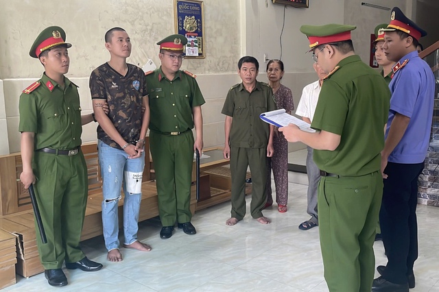 Bắt Trần Nguyên Phát mang dao vào quán cà phê đe dọa chủ quán- Ảnh 1.