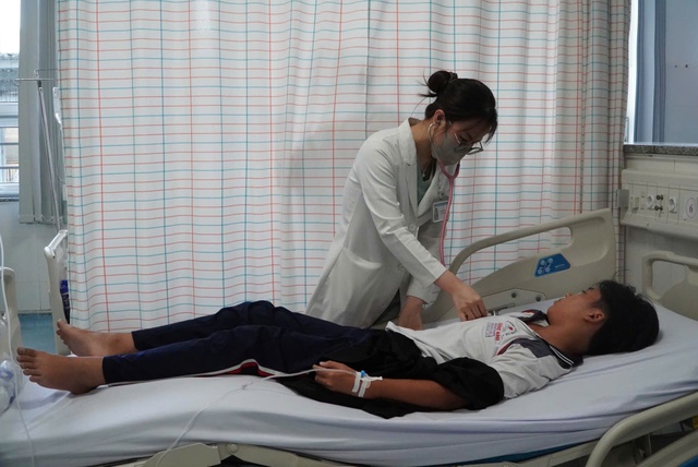 Vụ 108 người nghi ngộ độc bánh mì tại Vũng Tàu: Hơn 50% mẫu bệnh nhân dương tính Salmonella- Ảnh 1.