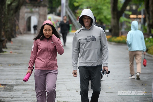 Không khí lạnh khiến nhiệt độ miền Bắc giảm sâu chiều tối và đêm nay- Ảnh 1.