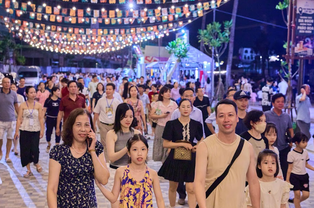 Nghỉ dài ngày từ Giỗ Tổ Hùng Vương, nhiều du khách lên kế hoạch đến 'đảo trải nghiệm' này- Ảnh 3.