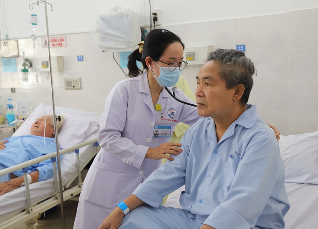 Người cao tuổi thoát nguy cơ hoại tử chi khi tắc động mạch nhờ kỹ thuật laser- Ảnh 2.