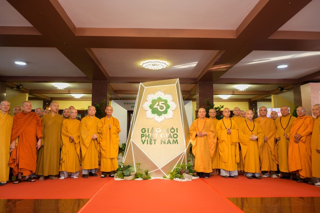 TPHCM: Khai mạc triển lãm 45 năm Giáo hội Phật giáo Việt Nam- Ảnh 1.