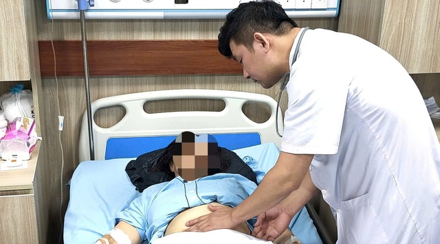 Cùng lúc nhiễm nhiều loại giun sán, gan của cụ bà chứa toàn mủ đục- Ảnh 2. Cùng lúc nhiễm nhiều loại giun sán, gan của cụ bà chứa toàn mủ đục- Ảnh 2.