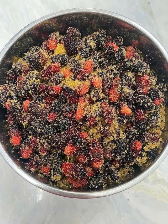 Cách ngâm dâu tằm tại nhà: Nhanh gọn, thơm ngon và không bị nổi váng- Ảnh 2. Cách ngâm dâu tằm tại nhà: Nhanh gọn, thơm ngon và không bị nổi váng- Ảnh 2.