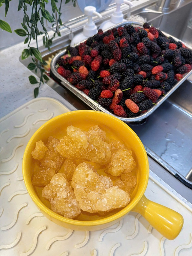 Cách ngâm dâu tằm tại nhà: Nhanh gọn, thơm ngon và không bị nổi váng- Ảnh 1. Cách ngâm dâu tằm tại nhà: Nhanh gọn, thơm ngon và không bị nổi váng- Ảnh 1.