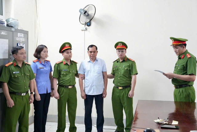 Vụ 'xã hội đen núp bóng doanh nhân' ở Phú Thọ: Bắt Phó Chủ tịch UBND phường Phúc Yên- Ảnh 1.