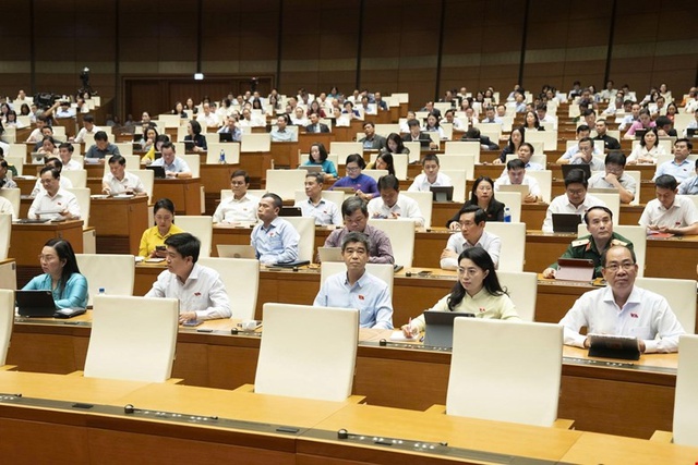 Quốc hội sắp biểu quyết giảm 3 sắc thuế với xăng, dầu- Ảnh 1. Quốc hội sắp biểu quyết giảm 3 sắc thuế với xăng, dầu- Ảnh 1.