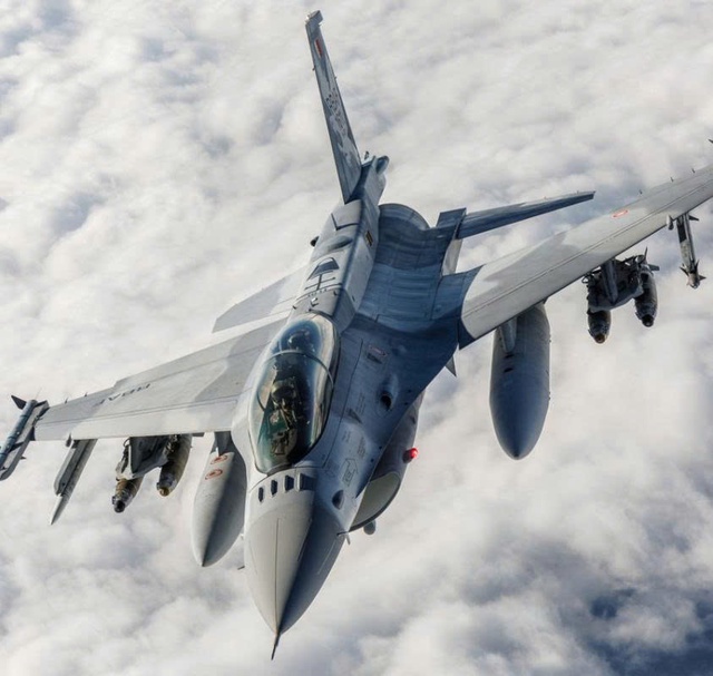 Bahrain dùng tiêm kích F-16 Block 70 khai hỏa bắn hạ UAV Iran- Ảnh 1. Bahrain dùng tiêm kích F-16 Block 70 khai hỏa bắn hạ UAV Iran- Ảnh 1.