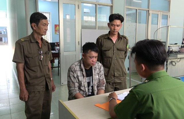 Công an phát hiện Mai Duy Khang trốn thi hành án và mang theo vật giống súng- Ảnh 1.