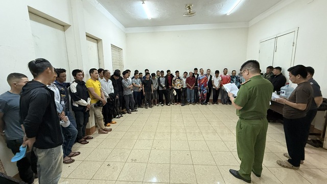 Khởi tố 40 đối tượng đánh bạc núp bóng câu cá trao thưởng- Ảnh 1. Khởi tố 40 đối tượng đánh bạc núp bóng câu cá trao thưởng- Ảnh 1.