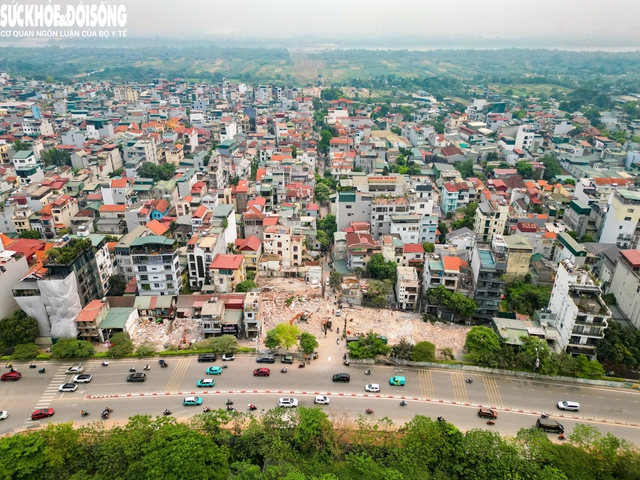 Người dân tháo dỡ tài sản bàn giao mặt bằng xây "siêu cầu" 20.000 tỷ đồng- Ảnh 1. Người dân tháo dỡ tài sản bàn giao mặt bằng xây "siêu cầu" 20.000 tỷ đồng- Ảnh 1.