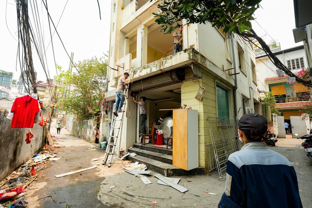 Người dân tháo dỡ tài sản bàn giao mặt bằng xây "siêu cầu" 20.000 tỷ đồng- Ảnh 4. Người dân tháo dỡ tài sản bàn giao mặt bằng xây "siêu cầu" 20.000 tỷ đồng- Ảnh 4.