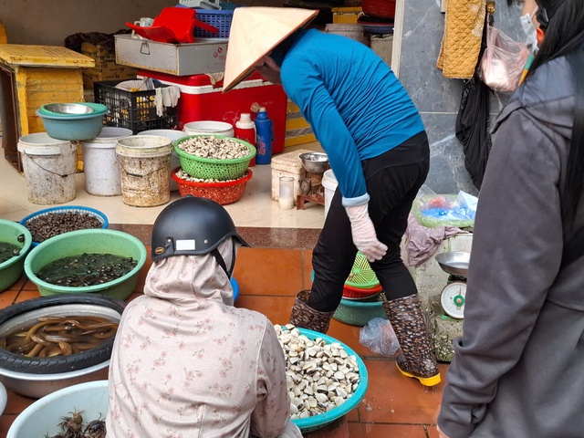 Giá xăng dầu giảm, giá chợ có 'hạ nhiệt'?- Ảnh 3. Giá xăng dầu giảm, giá chợ có 'hạ nhiệt'?- Ảnh 3.