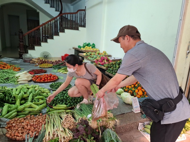 Giá xăng dầu giảm, giá chợ có 'hạ nhiệt'?- Ảnh 2. Giá xăng dầu giảm, giá chợ có 'hạ nhiệt'?- Ảnh 2.