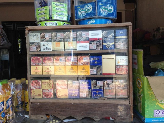 Từ 15/5, trưng bày quá một bao thuốc lá, điểm bán lẻ có thể bị phạt tới 5 triệu đồng- Ảnh 1. Từ 15/5, trưng bày quá một bao thuốc lá, điểm bán lẻ có thể bị phạt tới 5 triệu đồng- Ảnh 1.