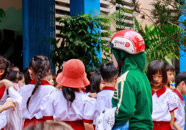 TPHCM: 2 trường ngưng bữa ăn bán trú sau vụ ngộ độc tại trường Bình Quới Tây- Ảnh 1. TPHCM: 2 trường ngưng bữa ăn bán trú sau vụ ngộ độc tại trường Bình Quới Tây- Ảnh 1.