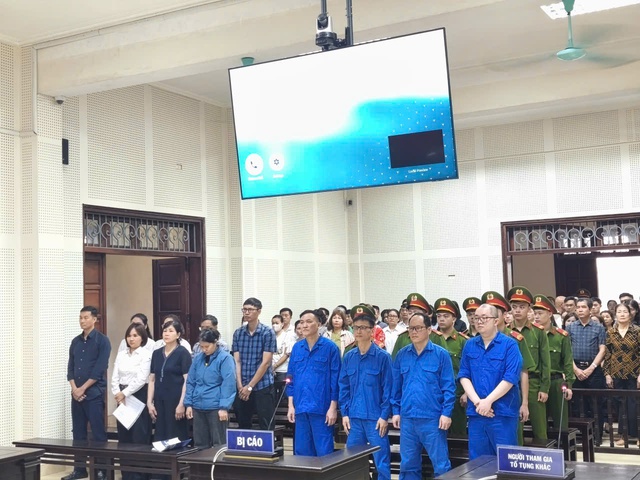 Xét xử 12 bị cáo trong vụ sai phạm tại Công ty Cổ phần than Cọc Sáu- Ảnh 1.