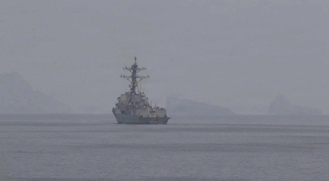 Loạt tàu khu trục Mỹ tiến hành rà phá thủy lôi ở eo biển Hormuz- Ảnh 1.