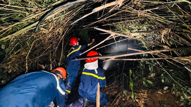 Công an Quảng Trị hỗ trợ chữa cháy rừng tại nước bạn Lào- Ảnh 2.