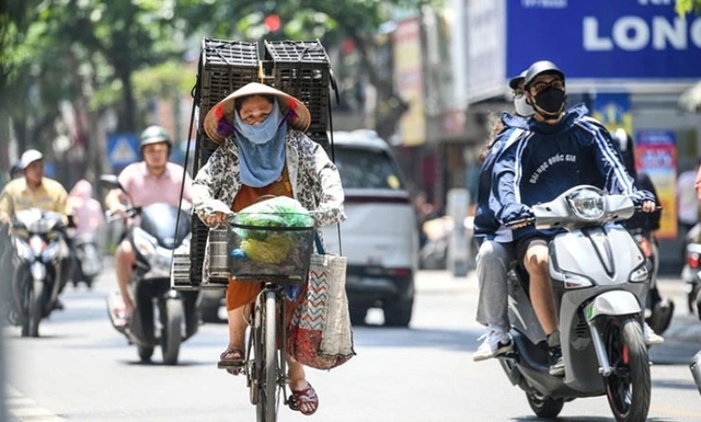 Miền Trung vẫn là tâm điểm nắng nóng với nền nhiệt phổ biến trên 40 độ- Ảnh 1.